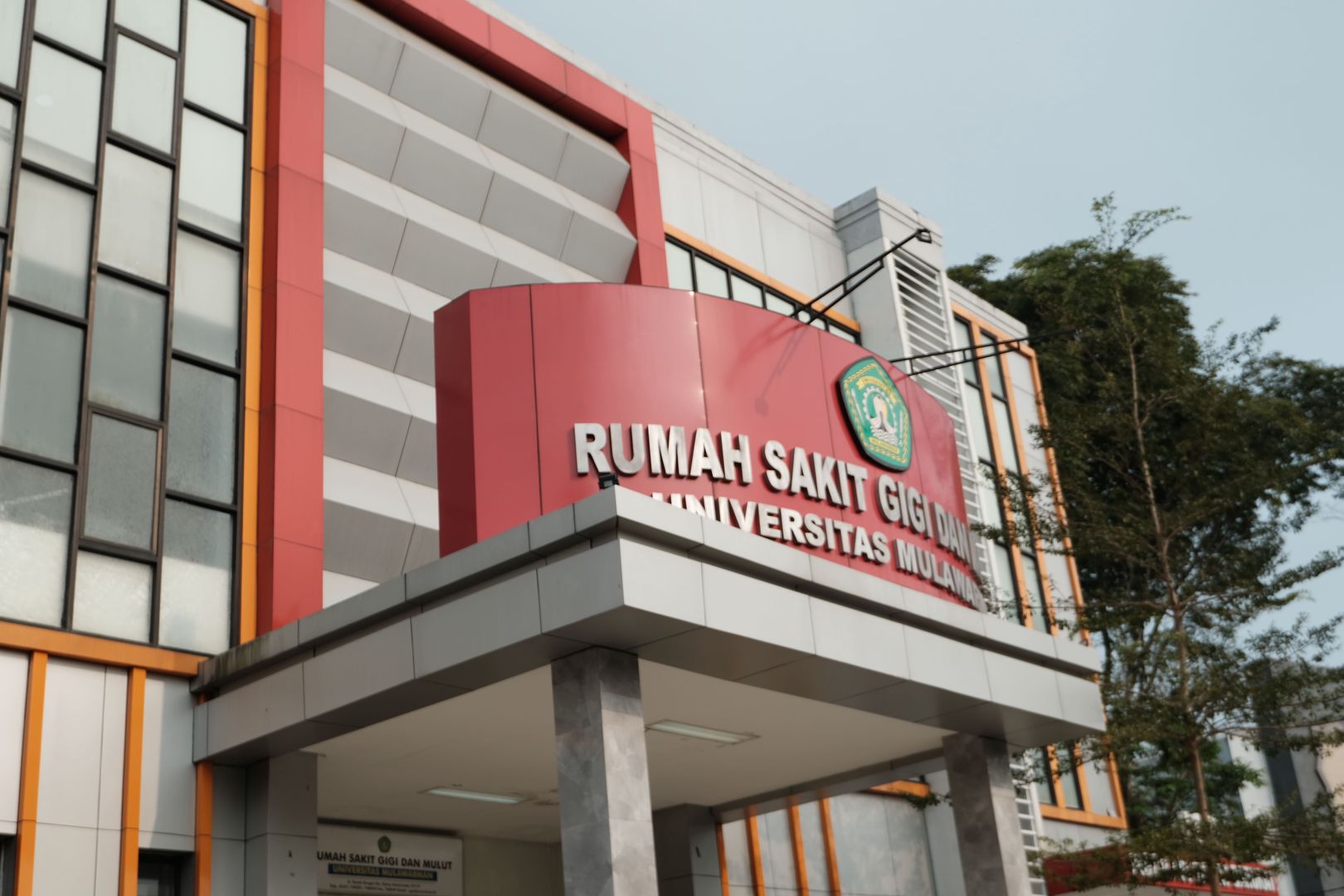 Wujudkan Senyum Sehat Masyarakat, FKG Unmul Semarakan Dies Natalis Universitas MUlawarman ke-64 dengan Gelar Perawatan Gigi Gratis pada Kegiatan Oral Health Days